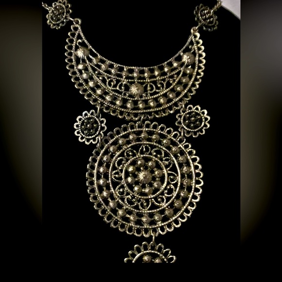 So beautiful new detailed amazing jeweler made necklace - Picture 3 of 3